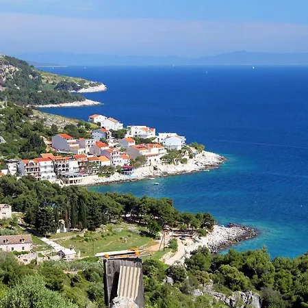 12244b * Hvar Town