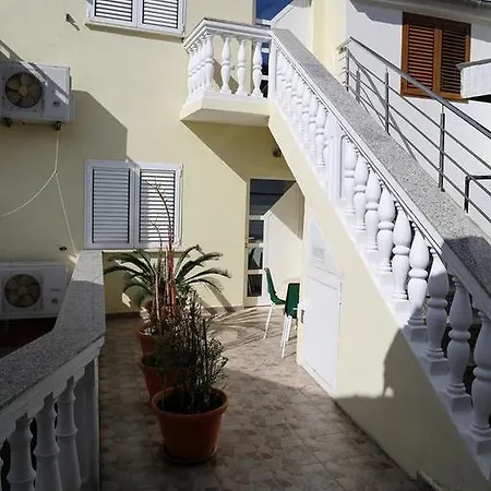 12244b * Hvar Town
