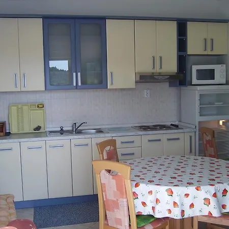 12244b Apartment
